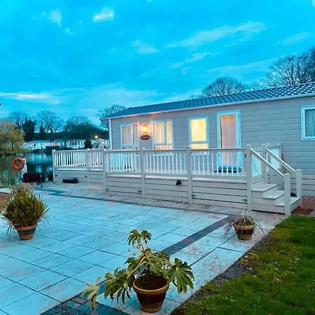 Lakeside Mini Lodge Saint Osyth Extérieur photo