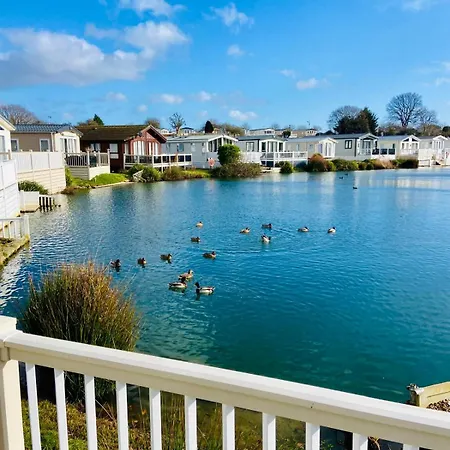 Lakeside Mini Lodge Saint Osyth Extérieur photo