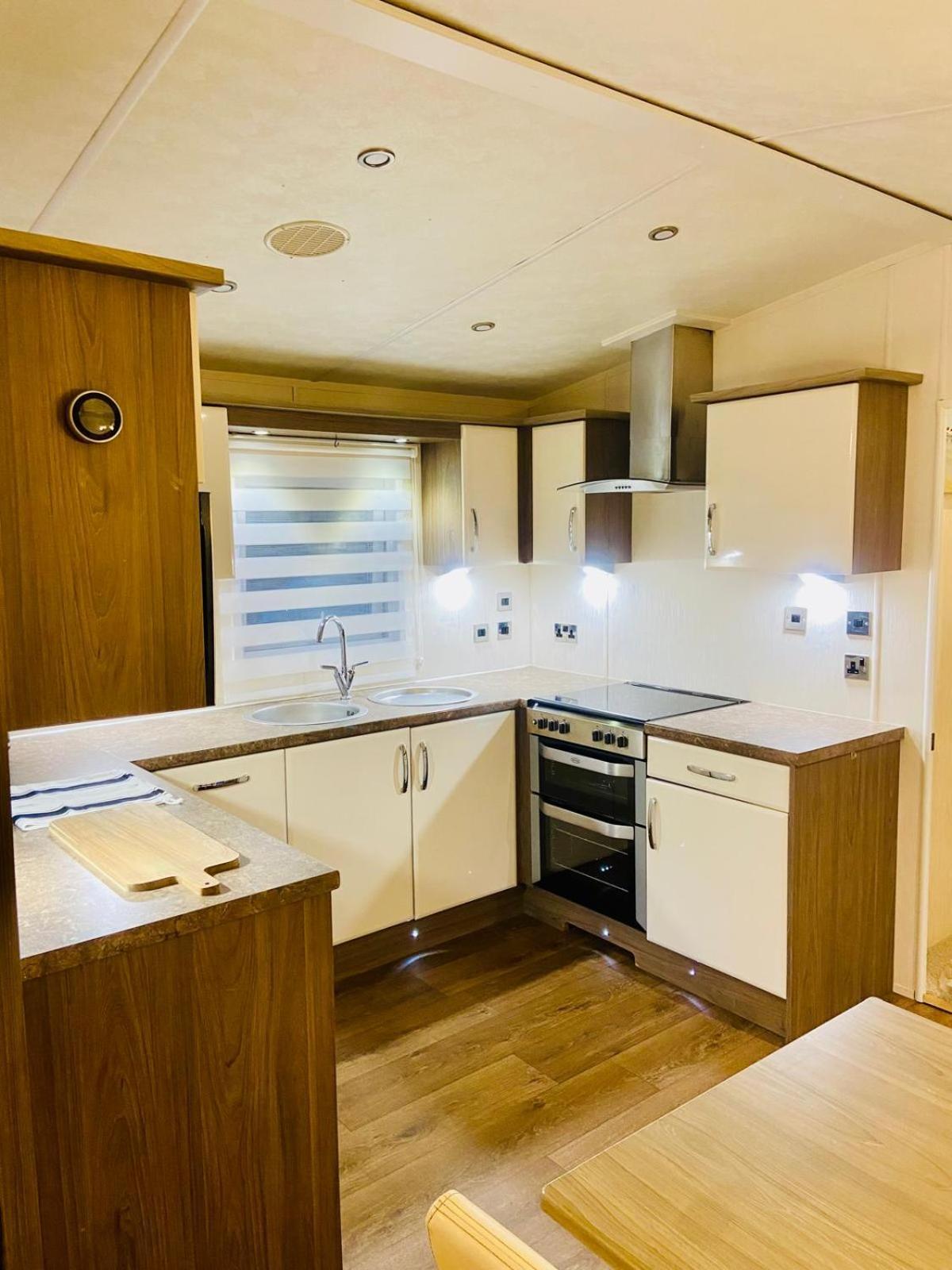 Lakeside Mini Holiday home *
